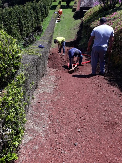 Preparação da instalação de eletricidade no Miradouro da Ponta do Sossego