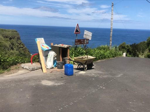 Semáforos no caminho de acesso à Zona Balnear da Foz da Ribeira (2)