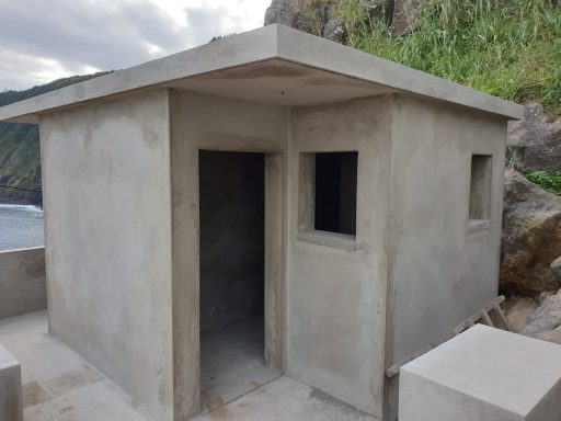 Continuação das obras de execução dos sanitários do Caminho do Porto - Vila do Nordeste