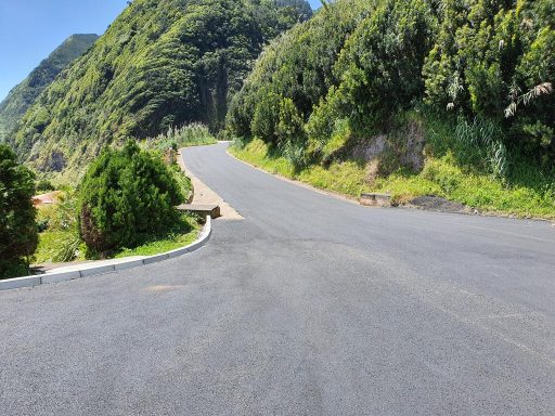 Pavimentações - Caminho do Lombo Gordo - Pedreira (2)