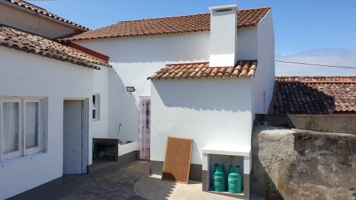 Reabilitação de moradia de habitação social - Rua de Santana, Feteira Pequena (2)