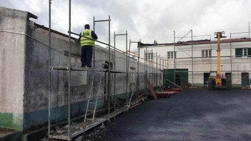 Remoção de amianto de edificios municipais - parque de máquinas da câmara