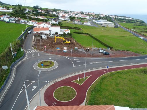 Vedação de terrenos adquiridos pela CMN na Rua Pacheco Monte para a construção de habitação social - Vila do Nordeste (2)