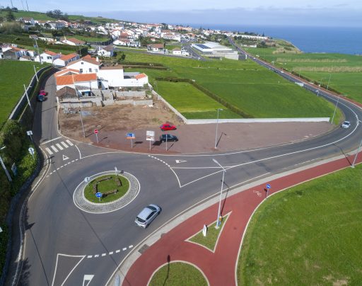 Estacionamento e preparação de terrenos para construção de habitação social - Rua Pe. Pacheco Monte - Vila do Nordeste