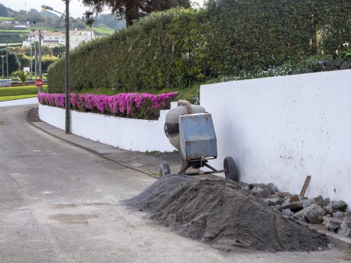 Passeios - Beneficiação de passeios na Rua do Polivalente, Lomba da Fazenda