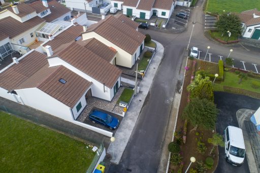 Passeios - Beneficiação de passeios na Rua Dr. Vitor Macedo, Lomba da Fazenda