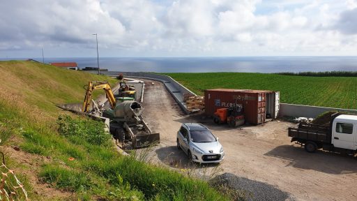 Adaptaçao de edificio a capela funeraria - Vila do Nordeste