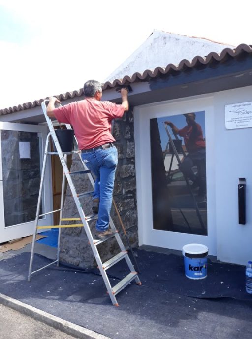 Limpeza e pintura do património - Posto de Turismo da Vila do Nordeste