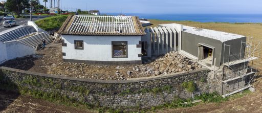 Adaptação de edificio a capela funeraria - Vila do Nordeste (3)