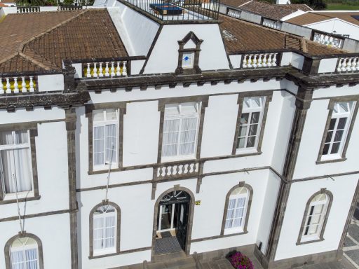 Beneficiação das janelas do edifício dos Paços do Concelho