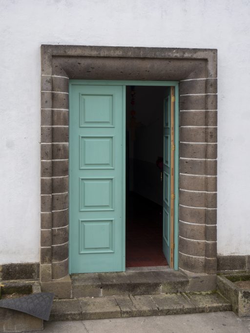 Beneficiação de portas na Escola da Achadinha (2)