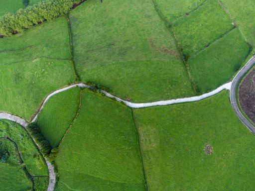 Colocação de betão no Caminho da Travessa do Telhal - Vila do Nordeste (2)