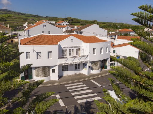 Implementação de equipamento de eficiência energética em edifícios municipais (Centro Municipal)