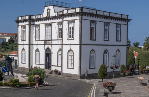 Implementação de equipamento de eficiência energética em edifícios municipais (Paços do Concelho)