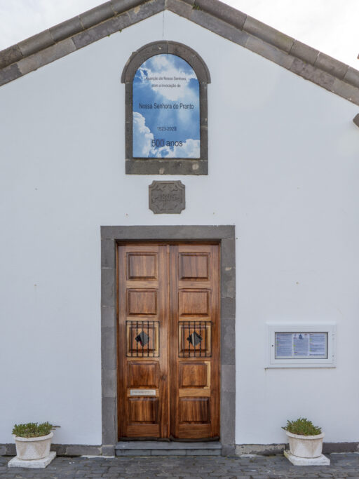 Beneficiação e Pintura das portas da Ermida de Nossa Senhora do Pranto