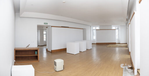 Beneficiações e pinturas da Sala de Exposições do Município
