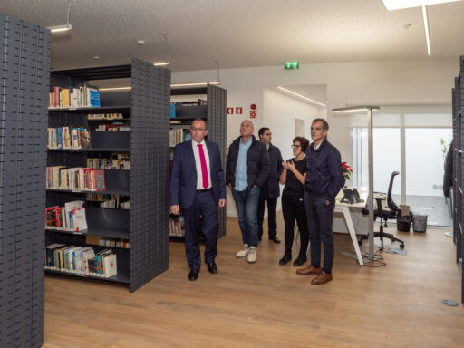 Reabilitação do antigo edifício da Comissão de Menores, para servir a Biblioteca Municipal (obra inaugurada a 4 de dezembro) (4)