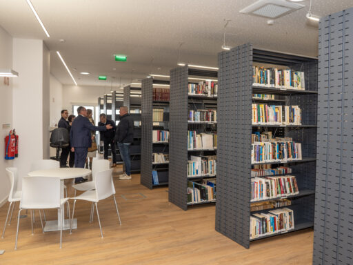 Reabilitação do antigo edifício da Comissão de Menores, para servir a Biblioteca Municipal (obra inaugurada a 4 de dezembro) (5)