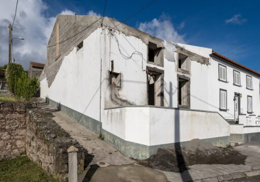 Beneficiação de moradia de habitação social na Rua do Cinzeiro Nº54 - Pedreira