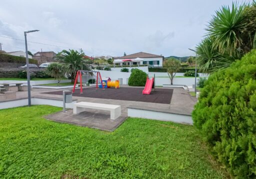 Beneficiação do Parque Infantil da Lomba da Cruz de Cima – Fazenda 1