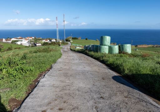 Betonagem em colaboração com a Junta de Freguesia de Santo António do Caminho da Eira Velha - Santo António