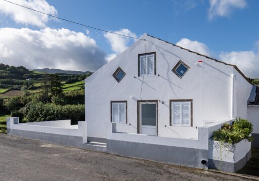 Conclusão de beneficiação de moradia de habitação social na Rua da Canada – Algarvia1