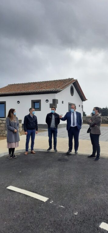 Adaptação e ampliação de edificio a capela funerária