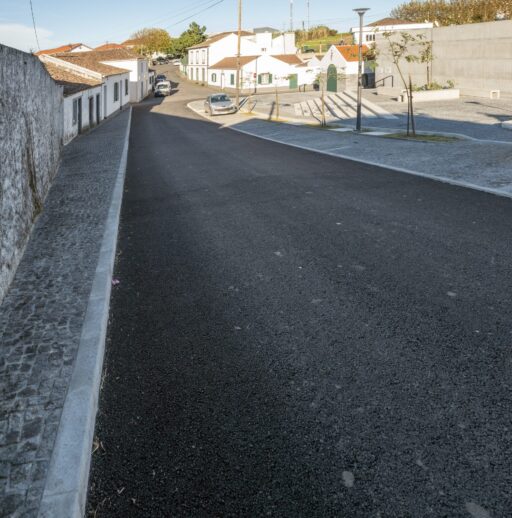 Asfaltagem e execução de passeios na Rua do Moinho Achada (1)