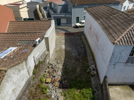 Demolição de Moradia e arranjo das envolventes na Rua Nova, Achada - Melhoria do escoamento de águas pluviais no centro da freguesia