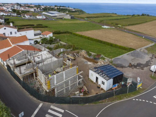 Empreitada de Construção de Três Moradias Unifamiliares sitas a Rua Padre José Pacheco Monte na Vila-de Nordeste 2