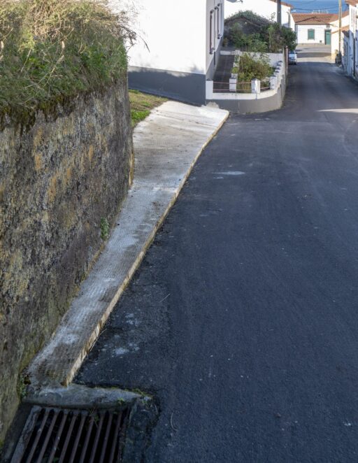 Execução de passeios na Rua das Almas Feteira Pequena