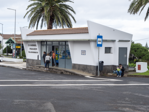 Pintura dos Sanitarios do Largo do Jogo da Choca Vila do Nordeste 2