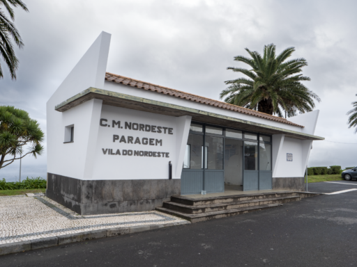 Pintura dos Sanitarios do Largo do Jogo da Choca Vila do Nordeste
