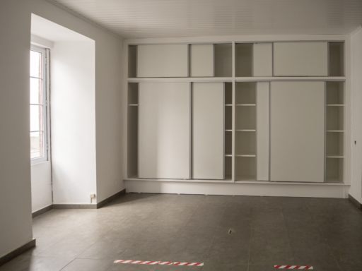 Pintura interior do Edificio das Finanças e trabalhos de carpintaria vila do nordeste (2)