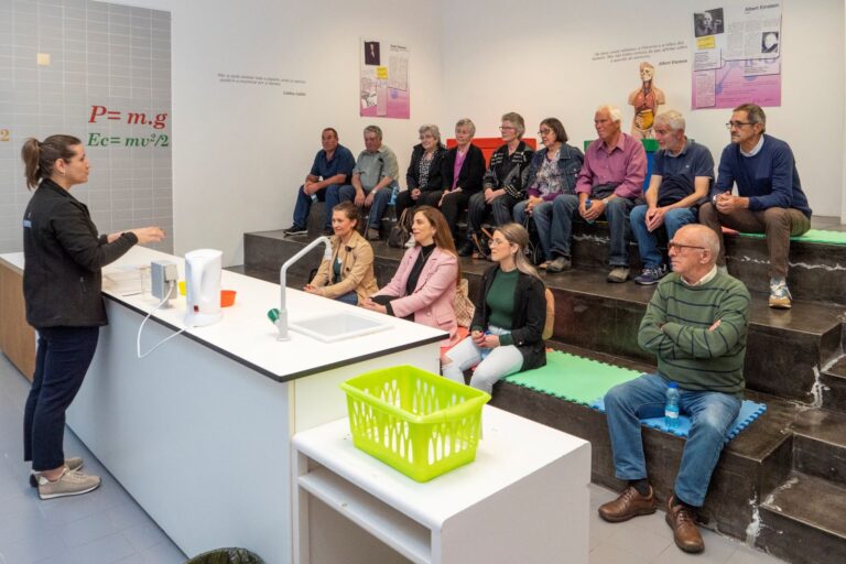 Cerca de 150 idosos visitam o Expolab Centro de Ciência Viva