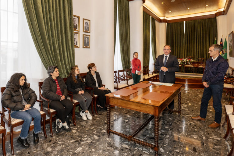 Prémio de 500 euros atribuído a alunos do Ensino Superior