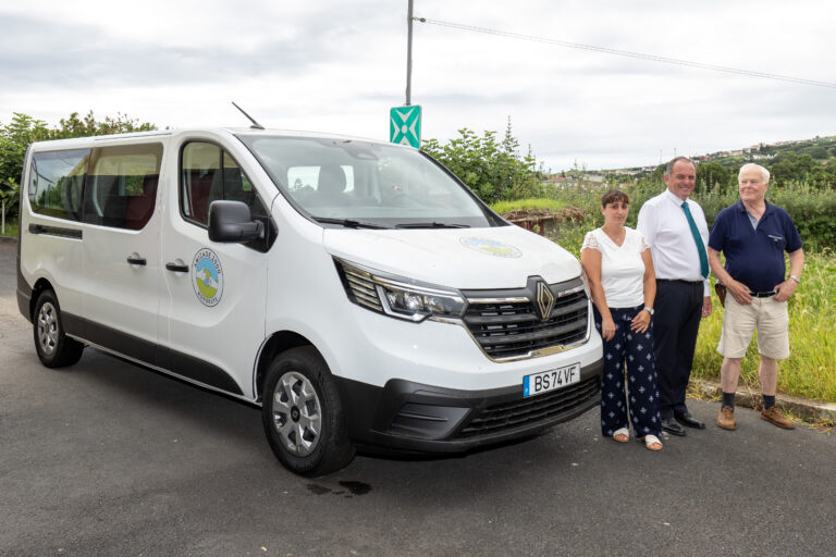 Amizade 2000 com viatura nova